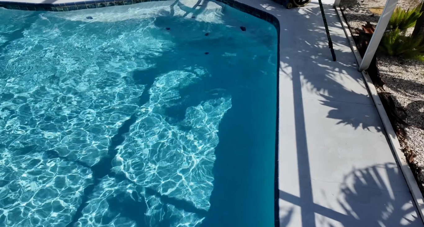 Pool Tile Cleaning & Calcium/Scale Removal